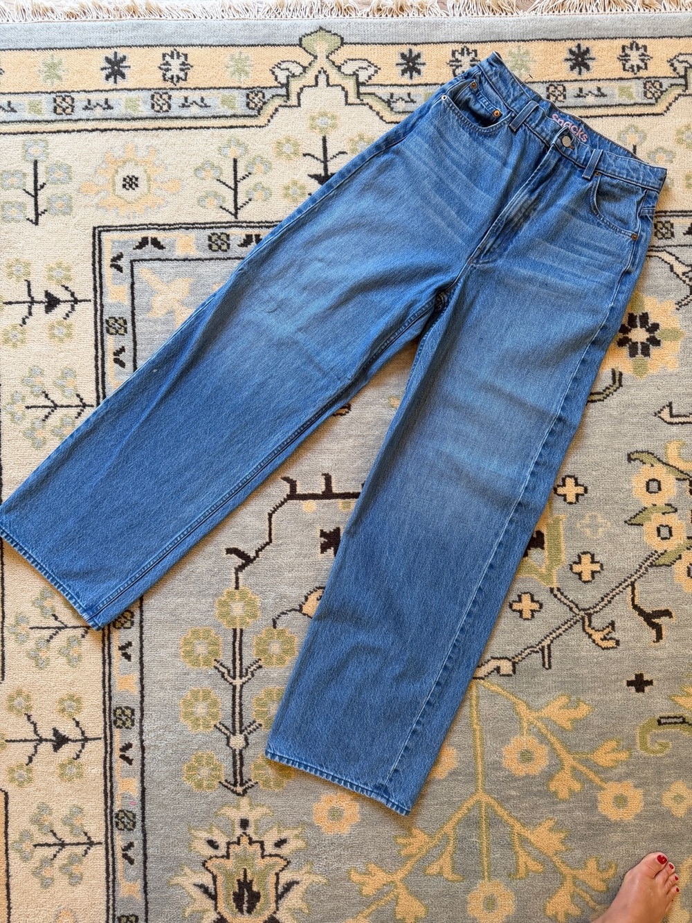 Mother SNACKS! The Yummy Puddle jeans in Delicious Memories Wash - Picture 2 of 6